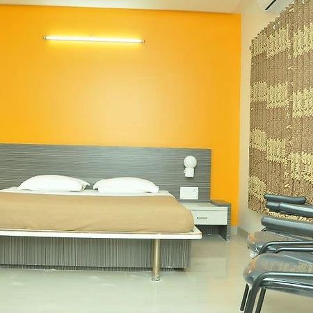 Sandesh Resort Wai Экстерьер фото